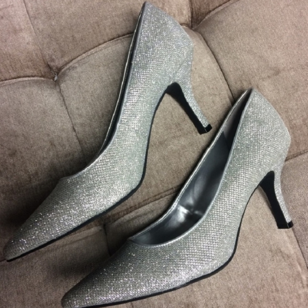 🎄 MATALIC SILVER PUMPS